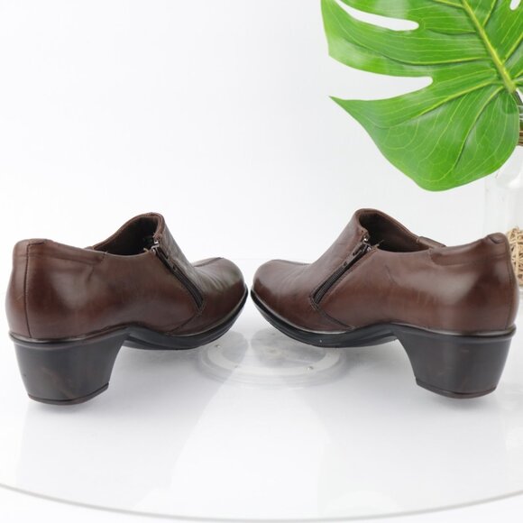 Clarks Womens Loafers Size 8.5 Brown Leather Booties Low Block Heel Comfy Shoes - Picture 6 of 11
